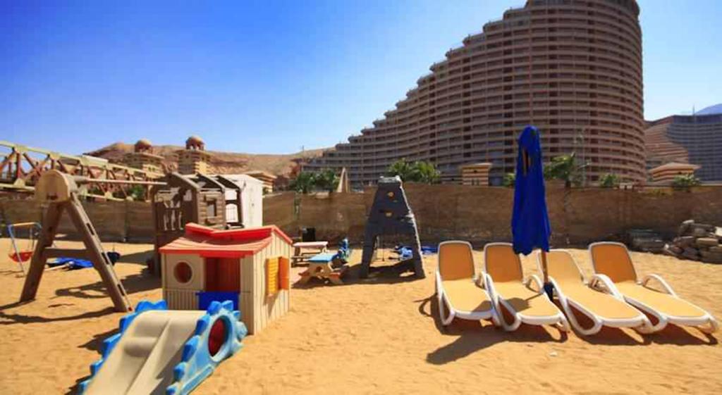 Two-Bedroom Apartment At Porto Sokhna Pyramids - Families Only عين السخنة الغرفة الصورة